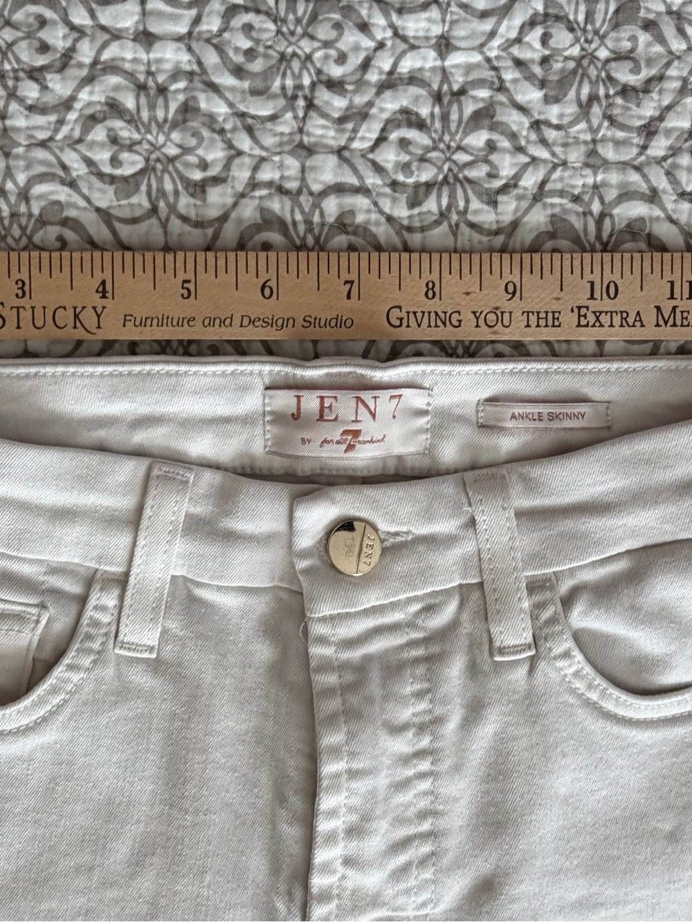 Seven for All Mankind Jen 7 White Jeans size 4